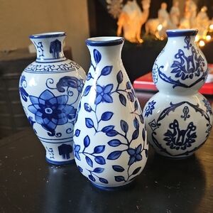 Elegant Blue Floral Vase Trio